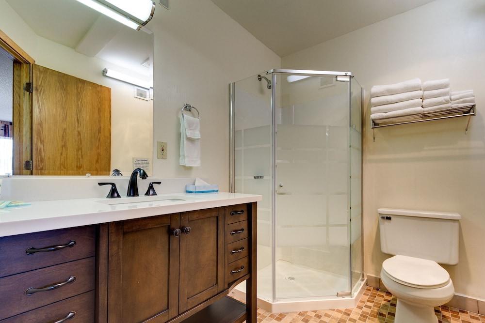 Fireside Inn And Suites Devils Lake Exteriör bild