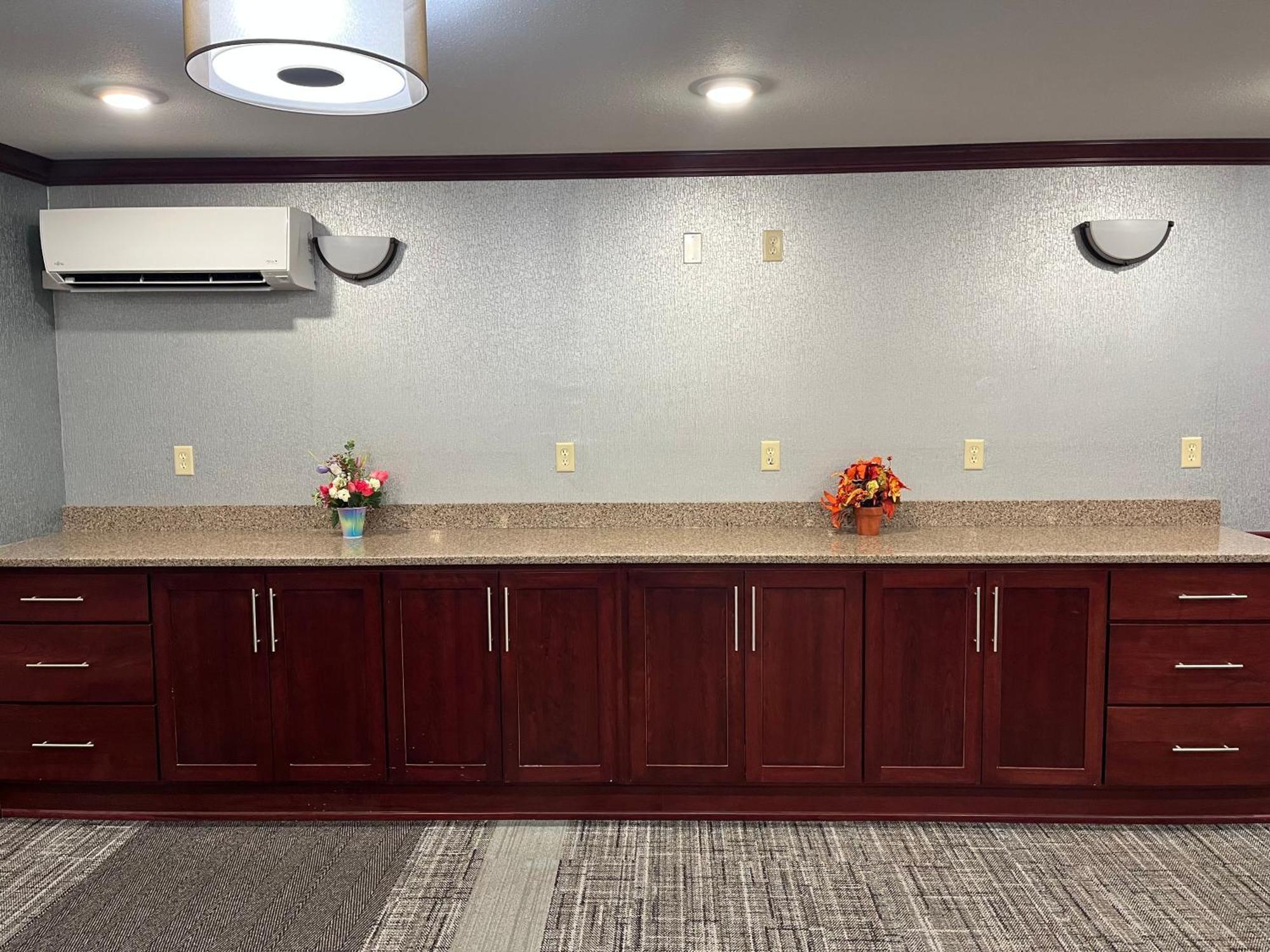 Fireside Inn And Suites Devils Lake Exteriör bild