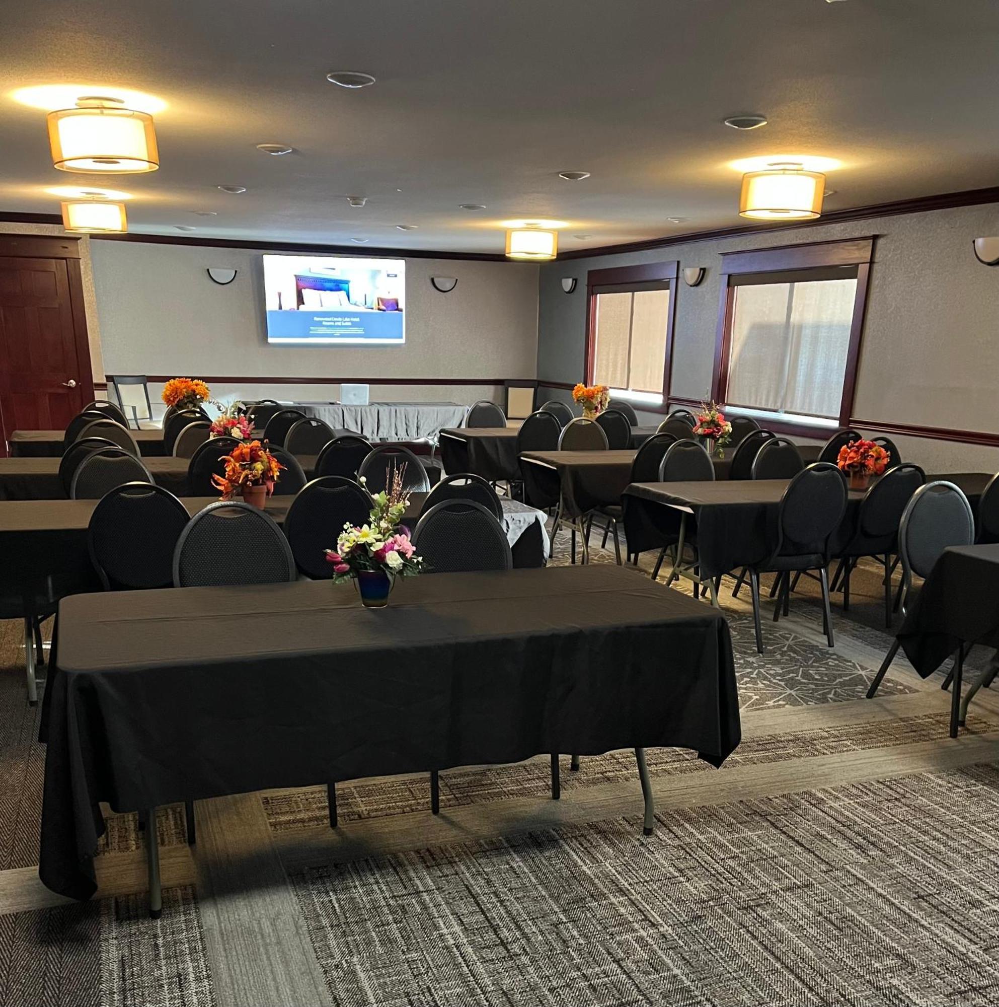 Fireside Inn And Suites Devils Lake Exteriör bild
