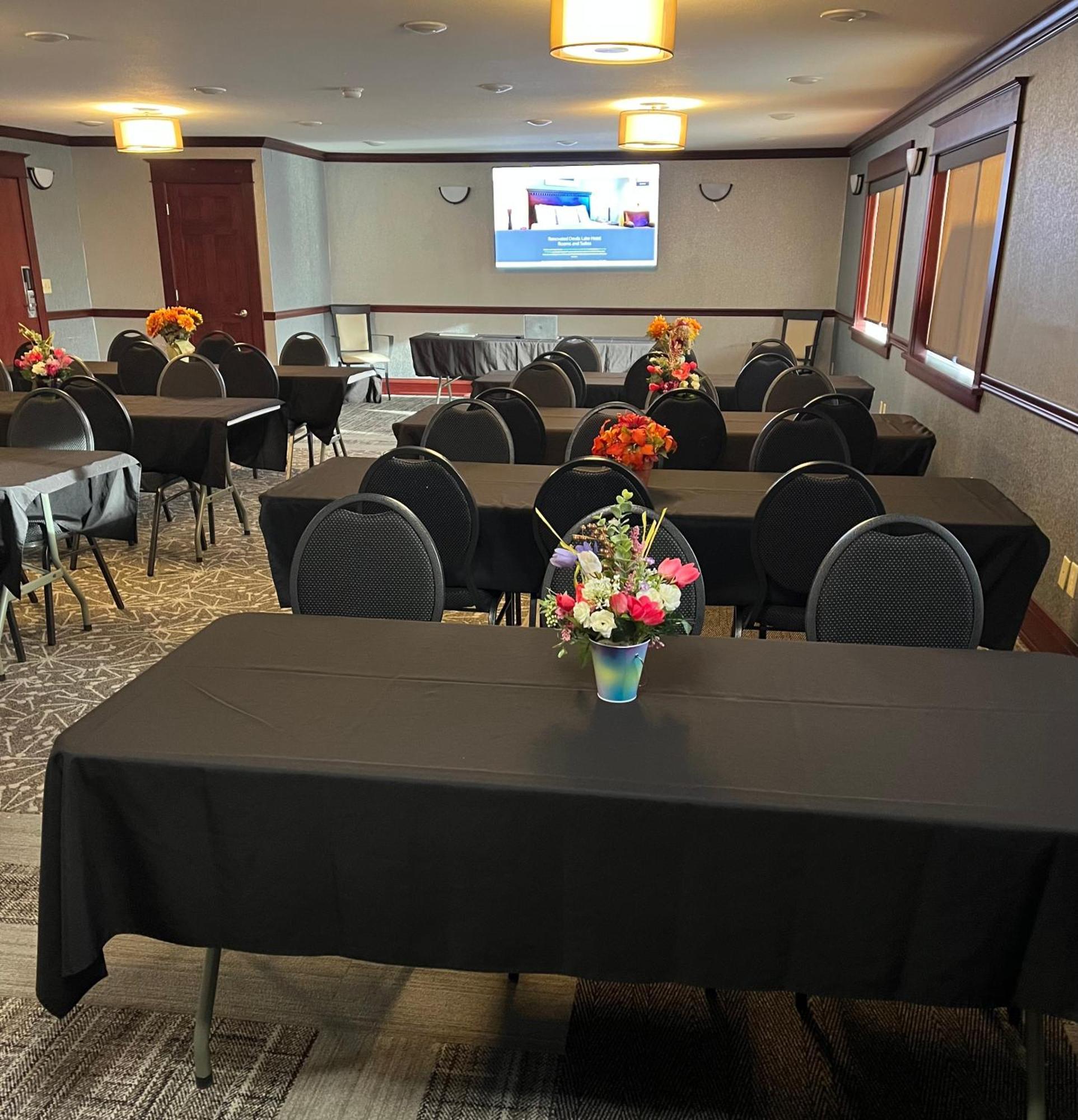 Fireside Inn And Suites Devils Lake Exteriör bild