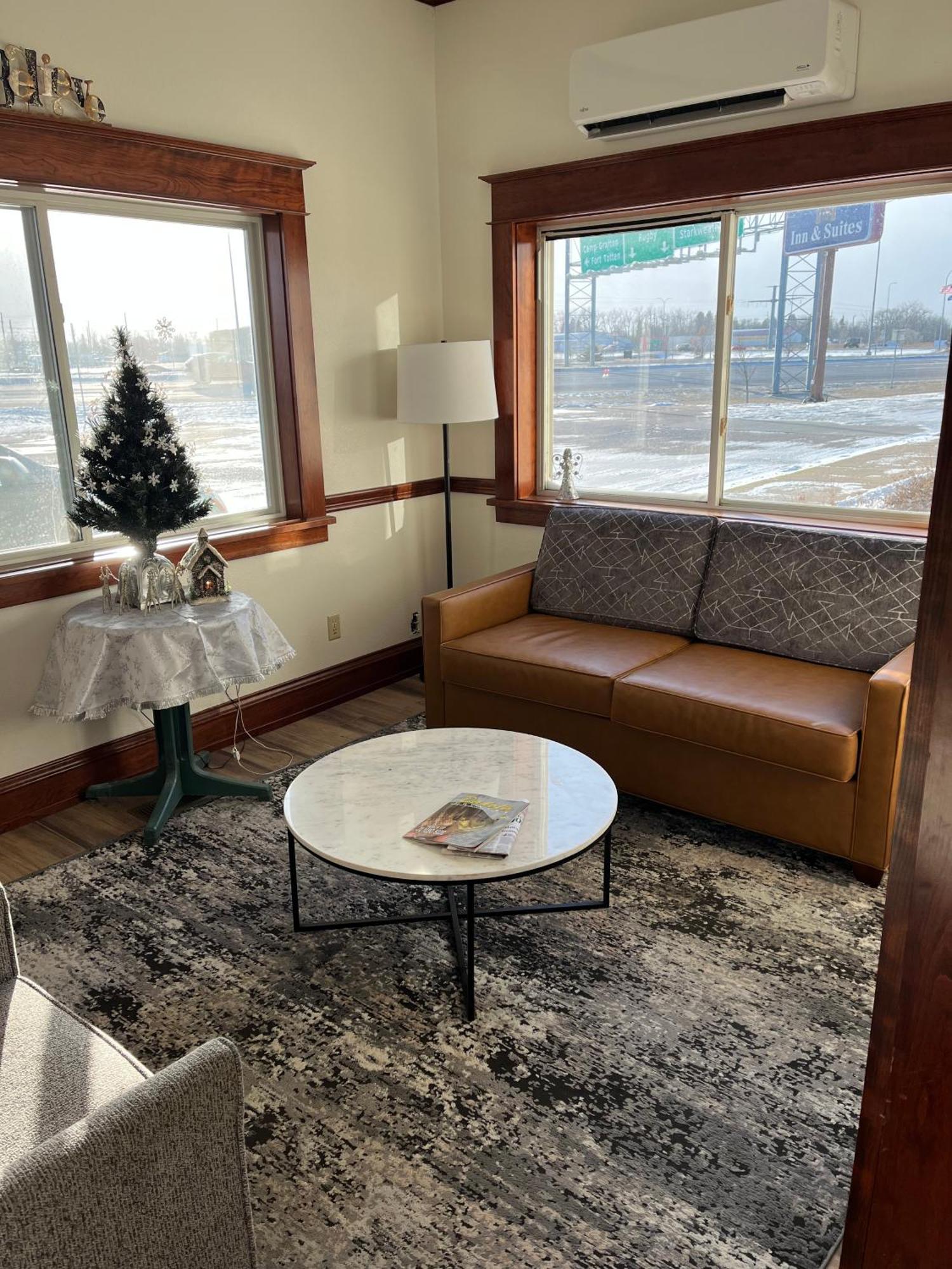 Fireside Inn And Suites Devils Lake Exteriör bild