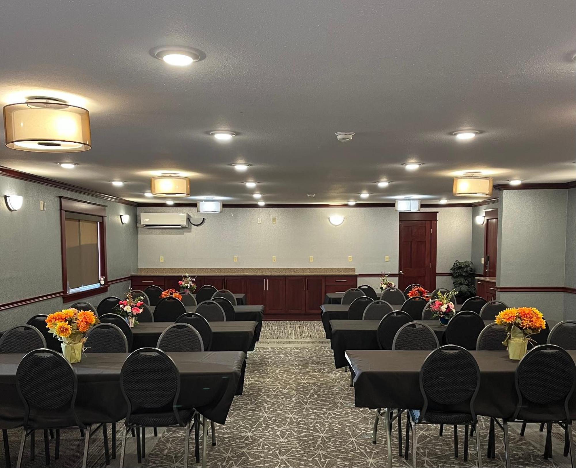 Fireside Inn And Suites Devils Lake Exteriör bild