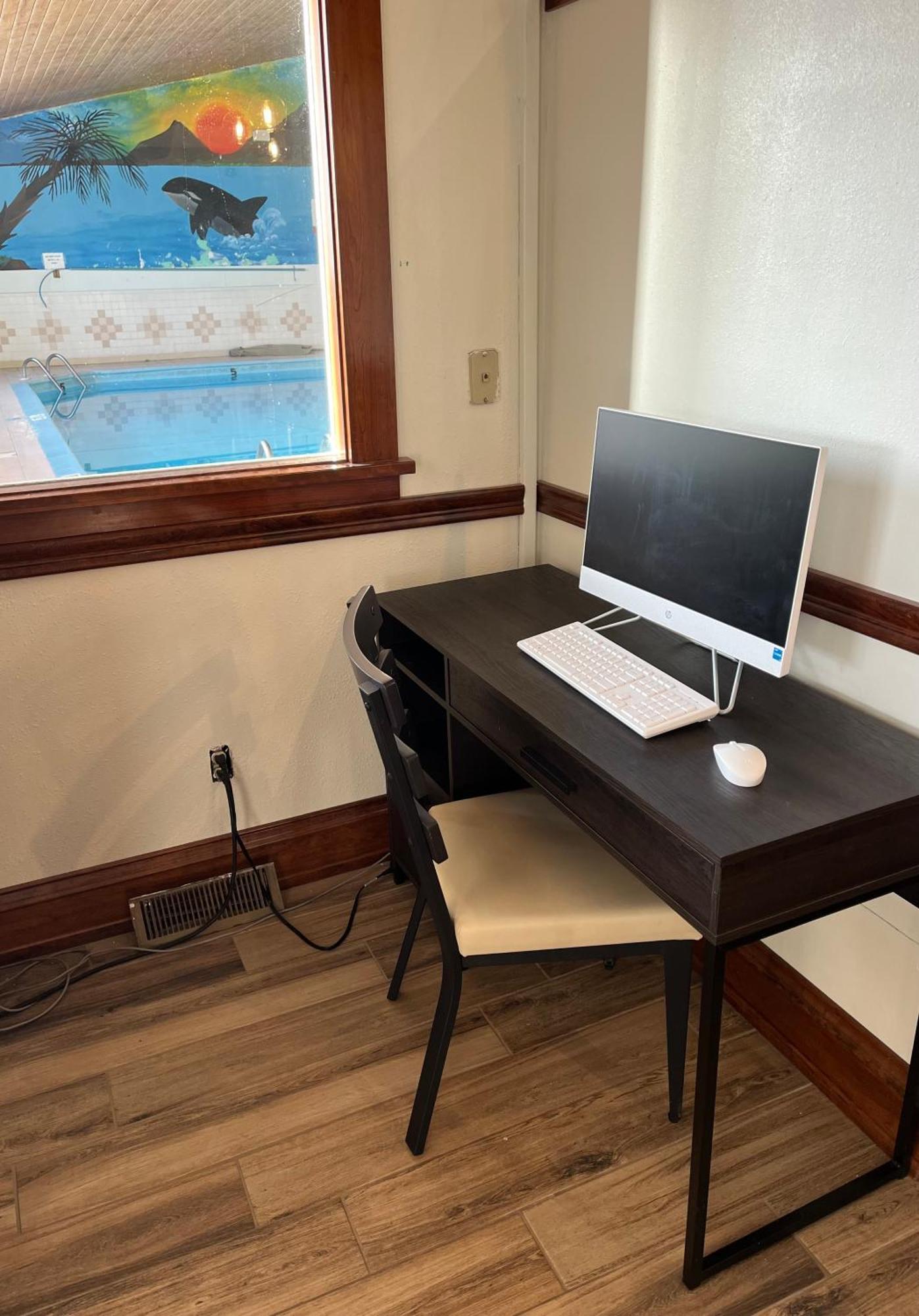Fireside Inn And Suites Devils Lake Exteriör bild
