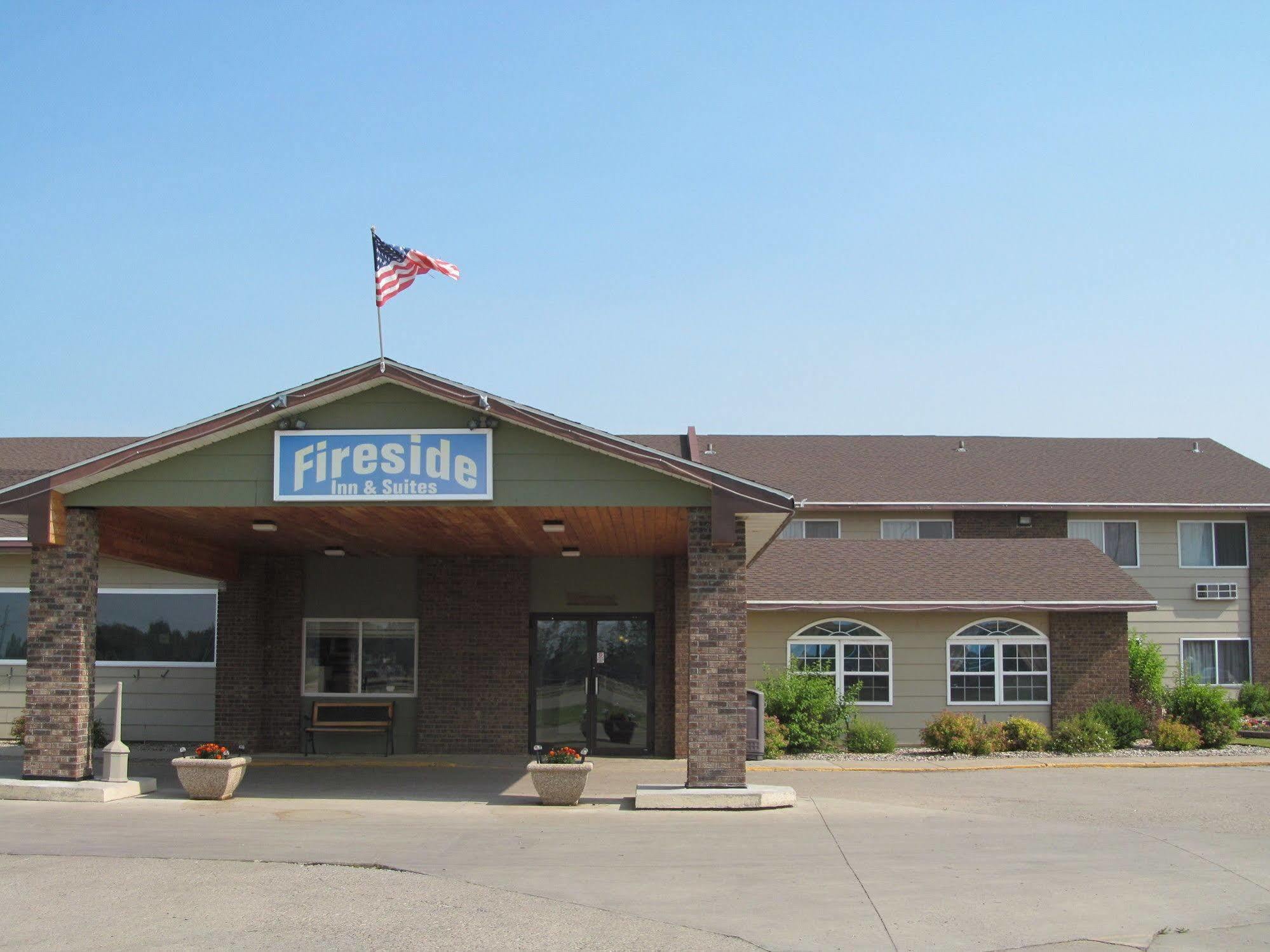 Fireside Inn And Suites Devils Lake Exteriör bild