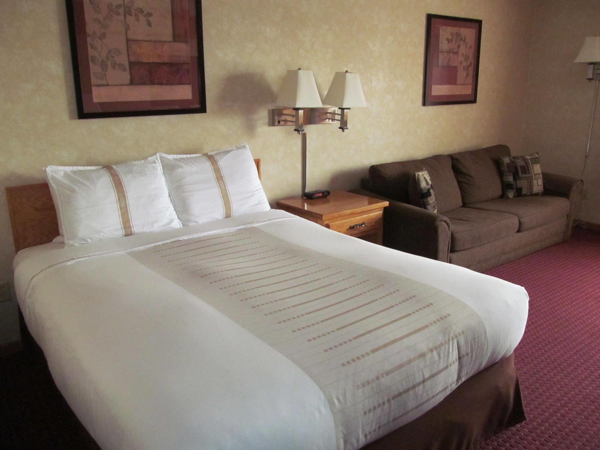 Fireside Inn And Suites Devils Lake Exteriör bild