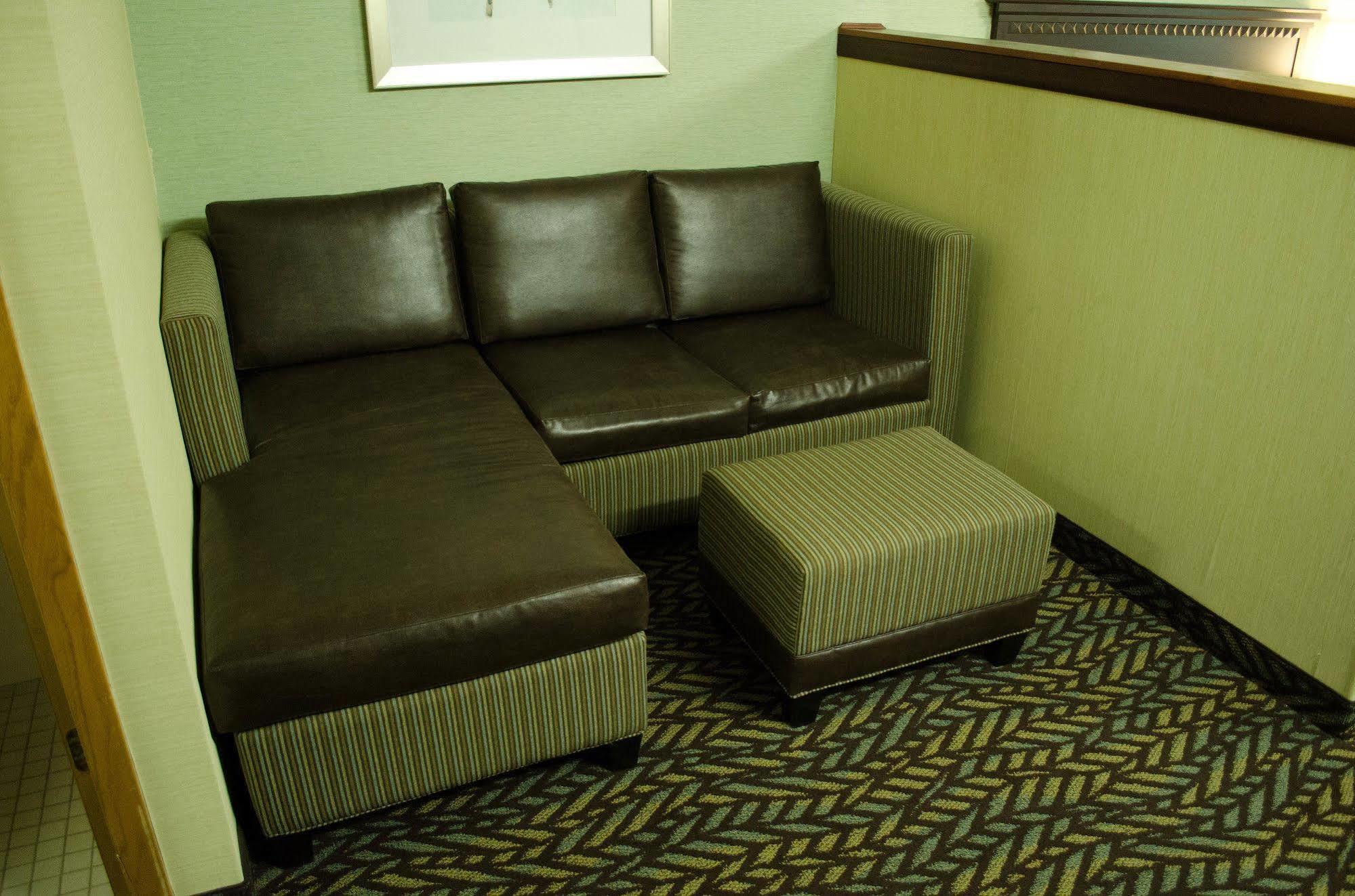 Fireside Inn And Suites Devils Lake Exteriör bild