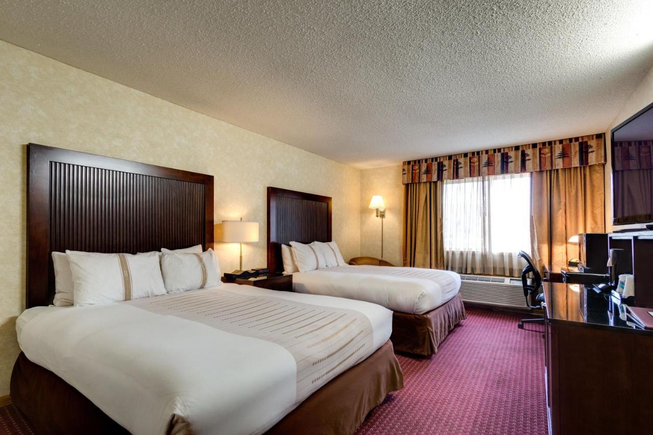 Fireside Inn And Suites Devils Lake Exteriör bild