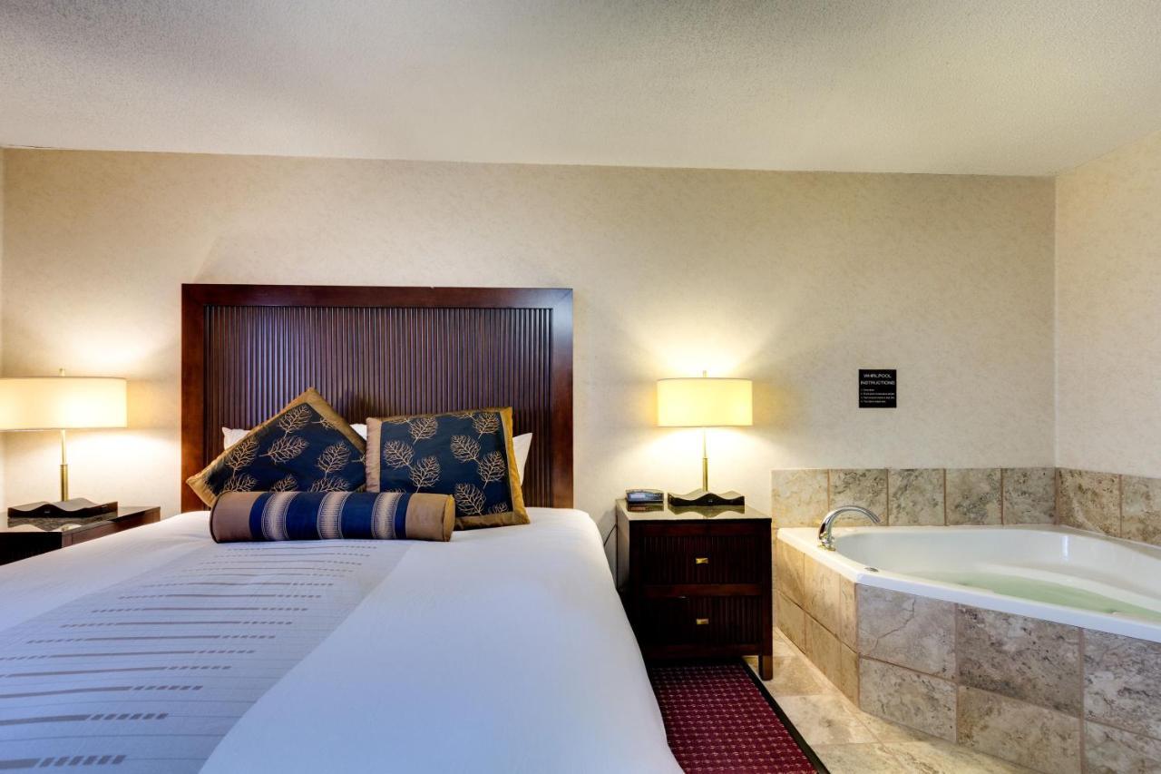 Fireside Inn And Suites Devils Lake Exteriör bild