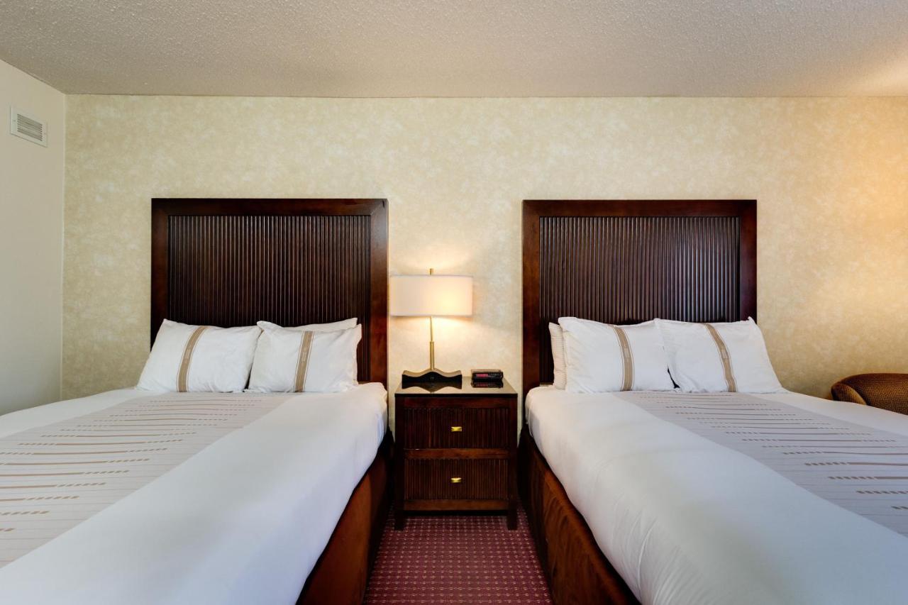 Fireside Inn And Suites Devils Lake Exteriör bild