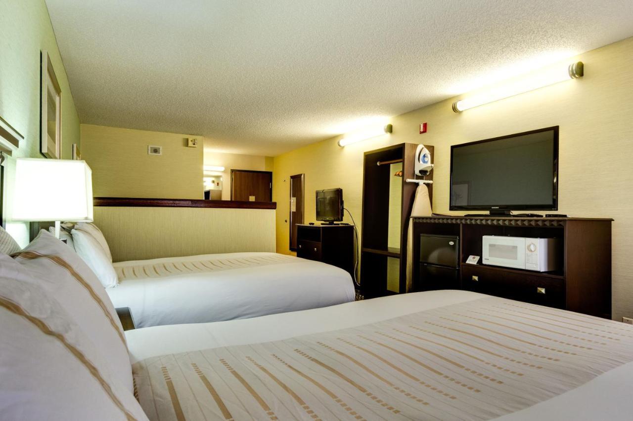 Fireside Inn And Suites Devils Lake Exteriör bild