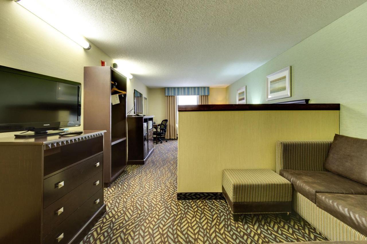 Fireside Inn And Suites Devils Lake Exteriör bild