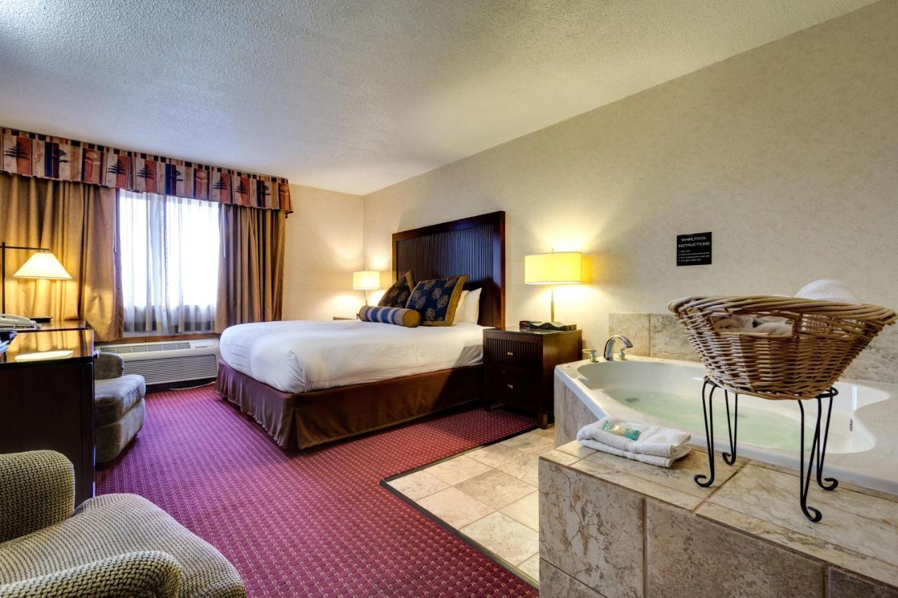 Fireside Inn And Suites Devils Lake Exteriör bild