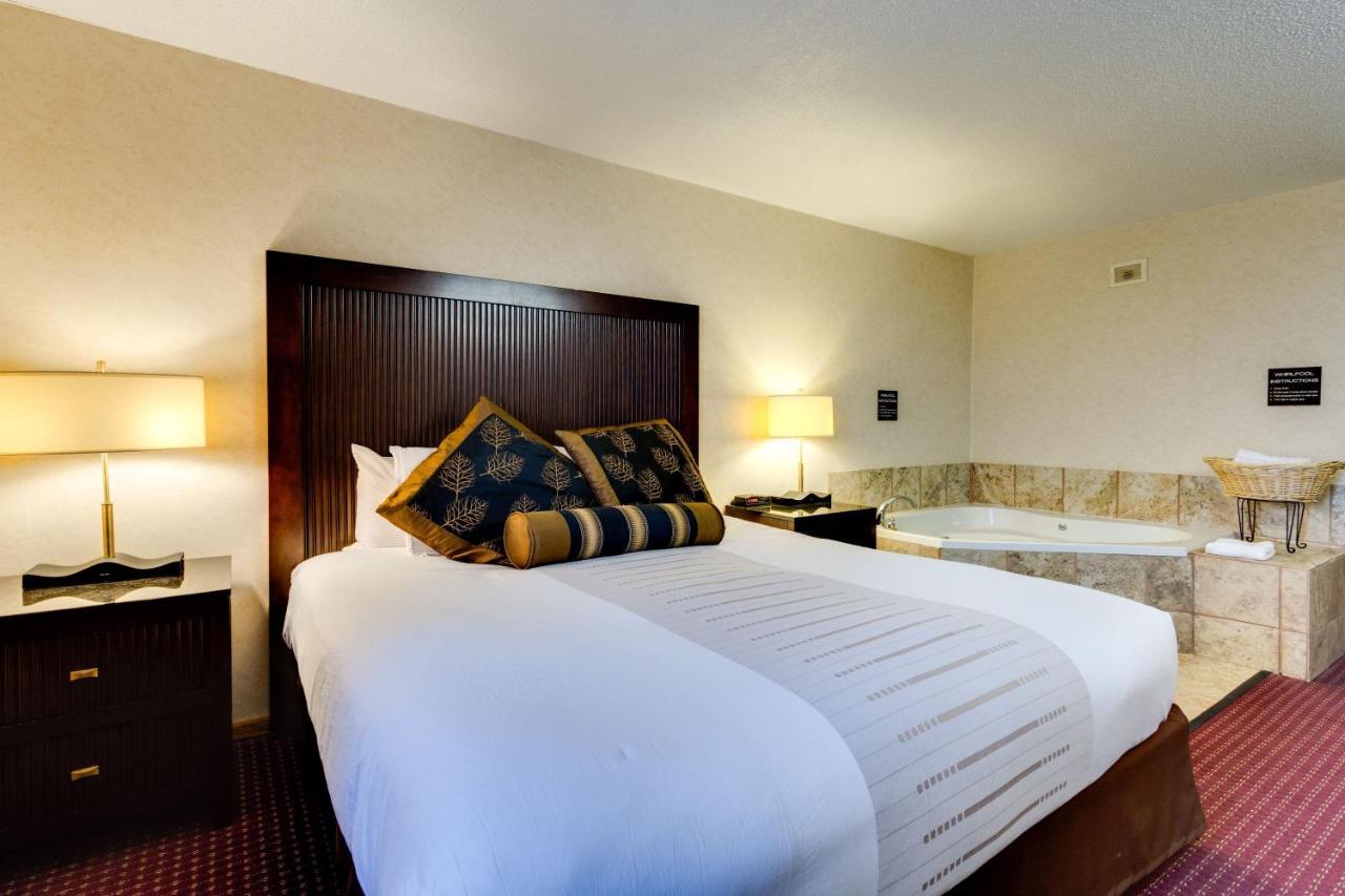 Fireside Inn And Suites Devils Lake Exteriör bild