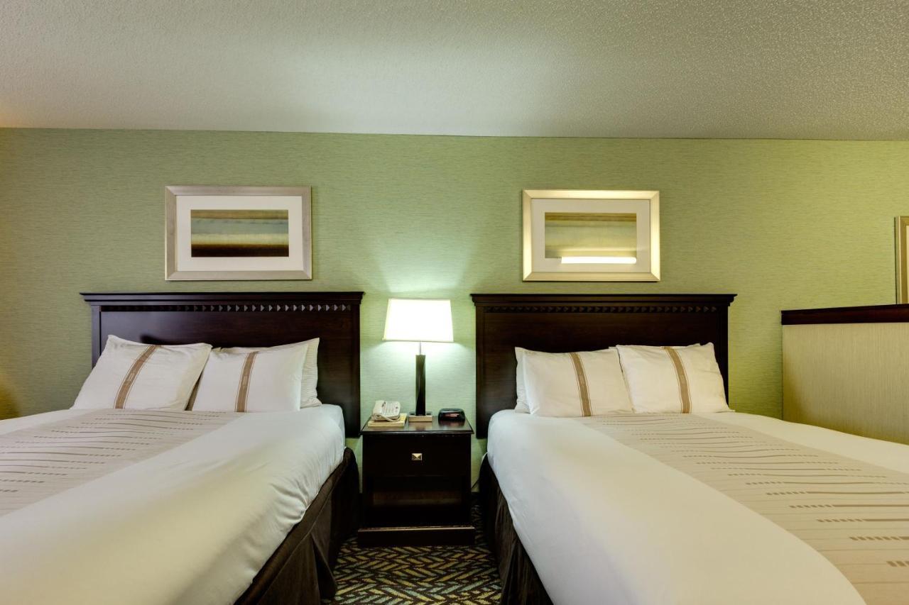 Fireside Inn And Suites Devils Lake Exteriör bild