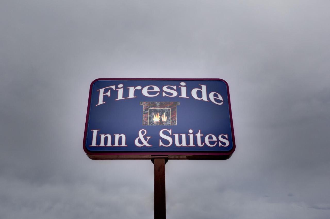 Fireside Inn And Suites Devils Lake Exteriör bild